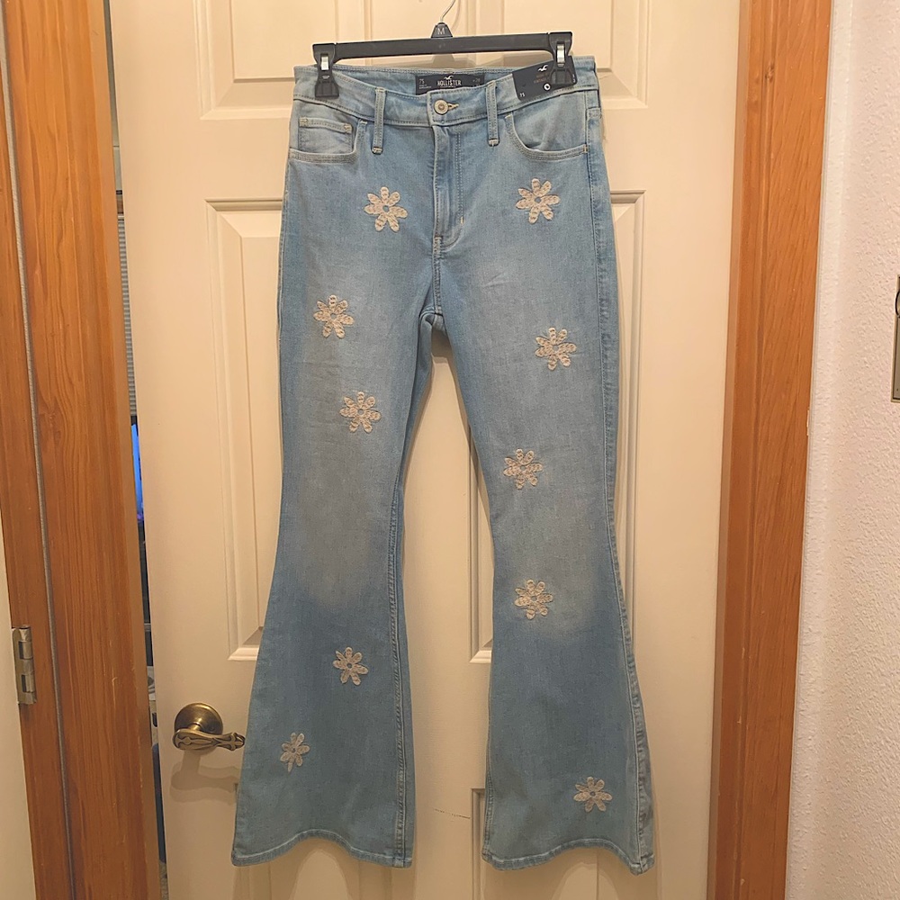 7 Short Hollister Floral High-Rise Vintage Flare
